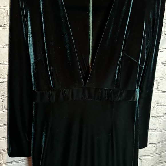 Camilyn Beth Valerie Velvet Gown - Picture 6 of 8